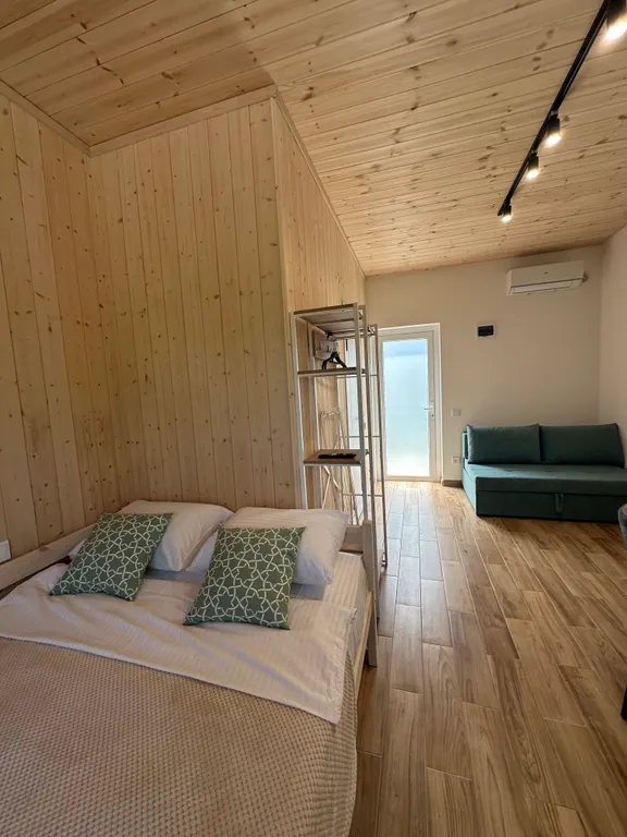 Студия в двухэтажном коттедже