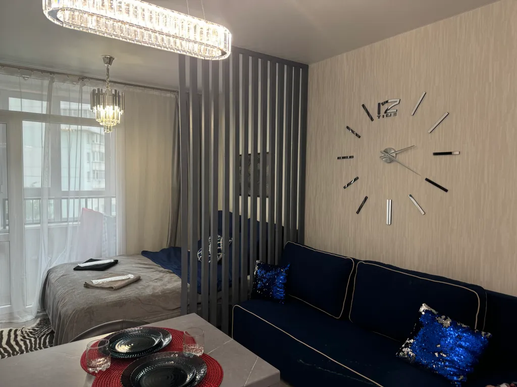 Студия с камином у парка