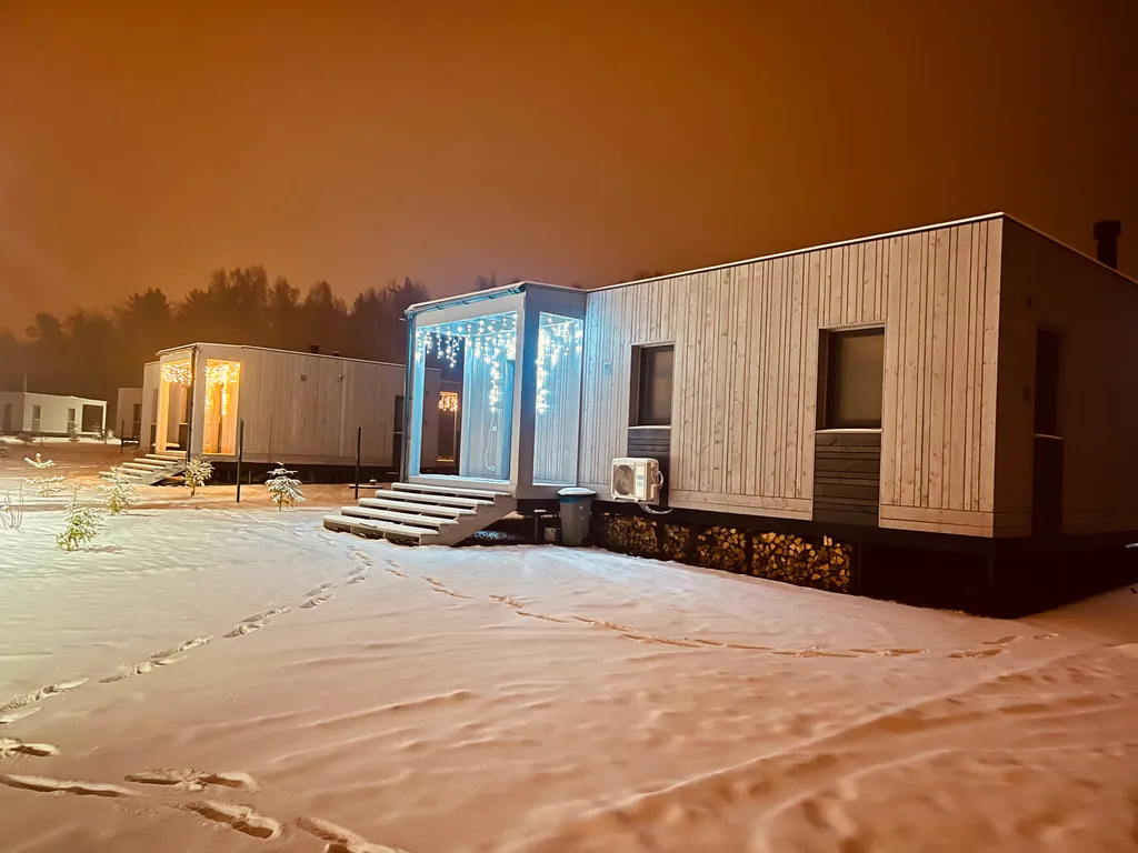 Коттедж Новый комфортабельный дом на берегу лесного озера Маролампи — Стеклянный