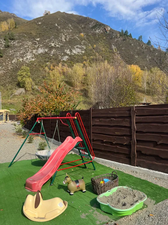 Дом благоустроенный с видом на гору