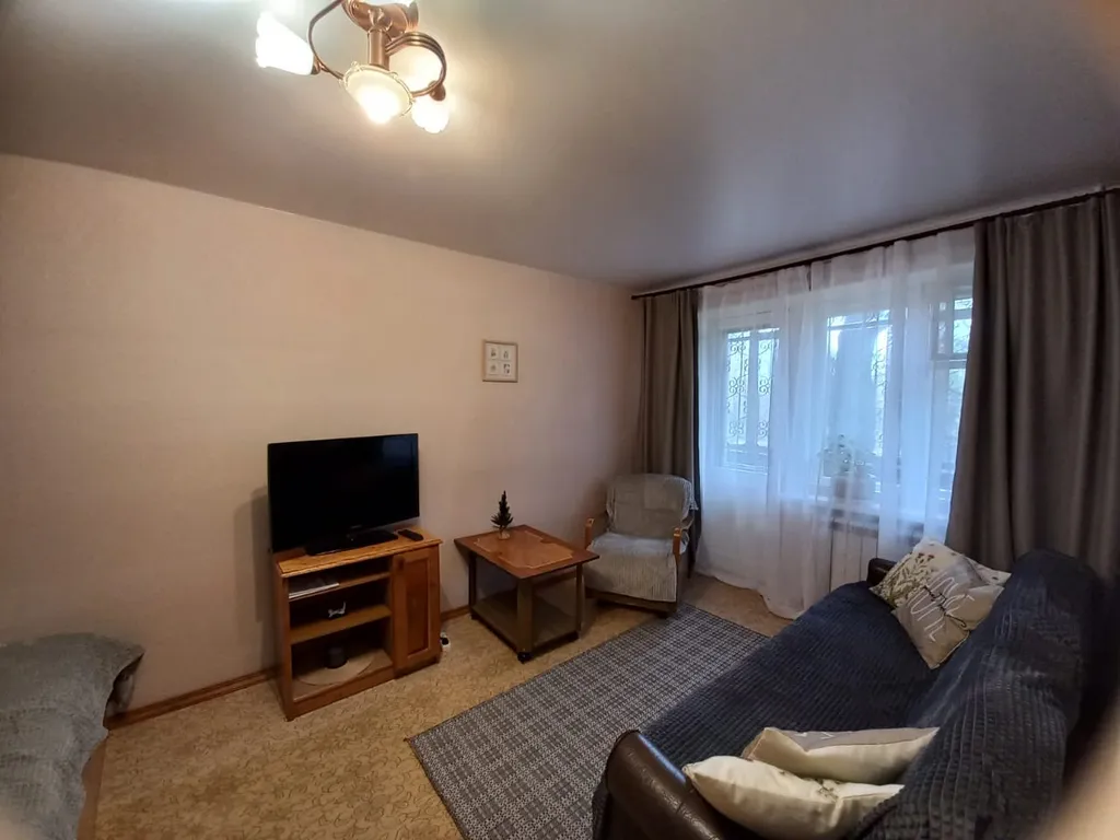 Квартира в доме у сквера