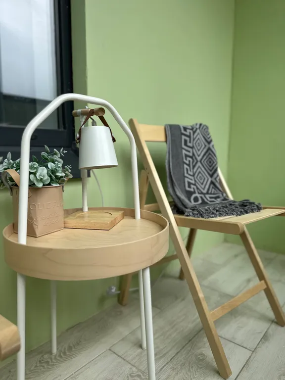 Thursday's apartment