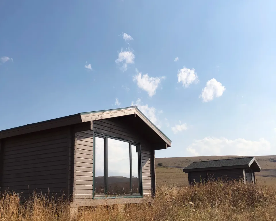 Уютный домик на двоих с панорамными окнами - Земля