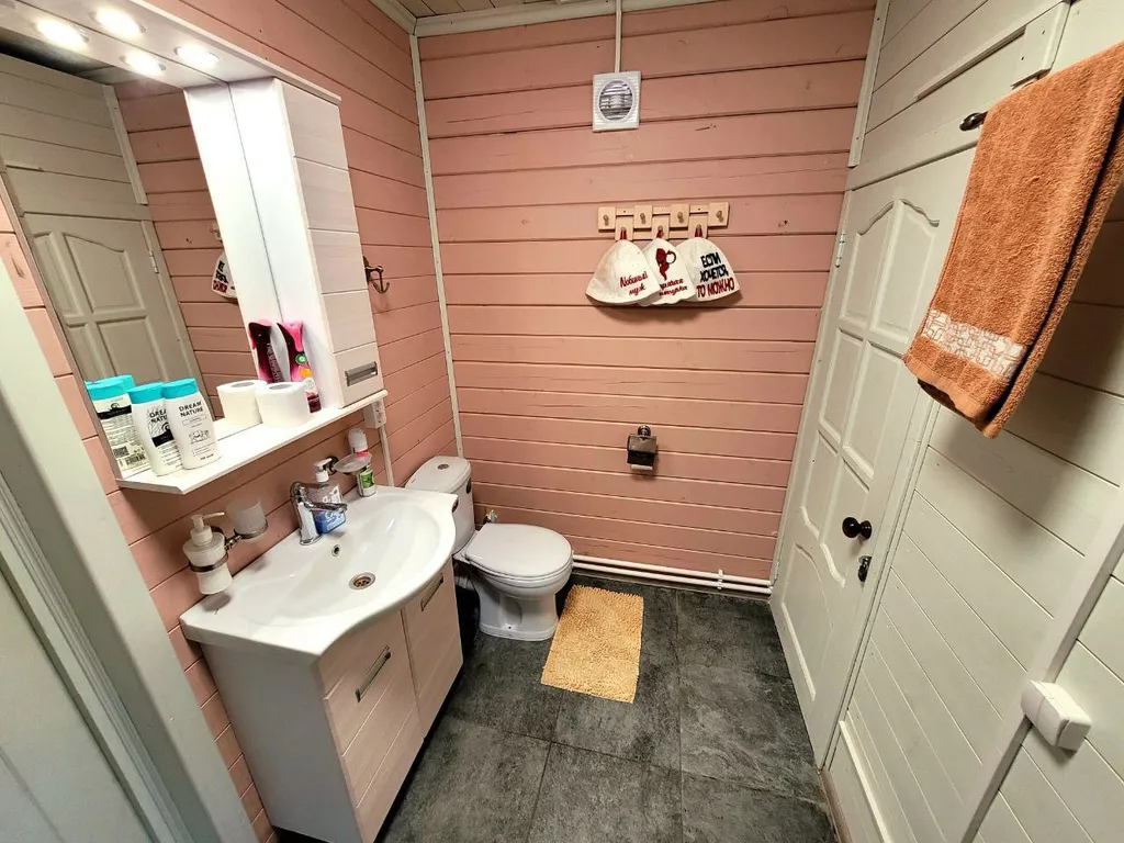 Дом с сауной в 200 метрах от озера, с 5 спальнями, качелями и мангалом