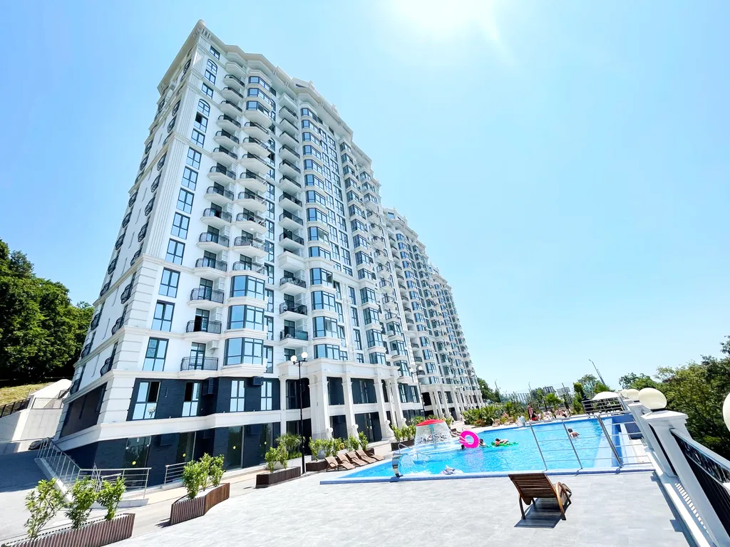 Шикарная квартира с панорамным видом и бассейном