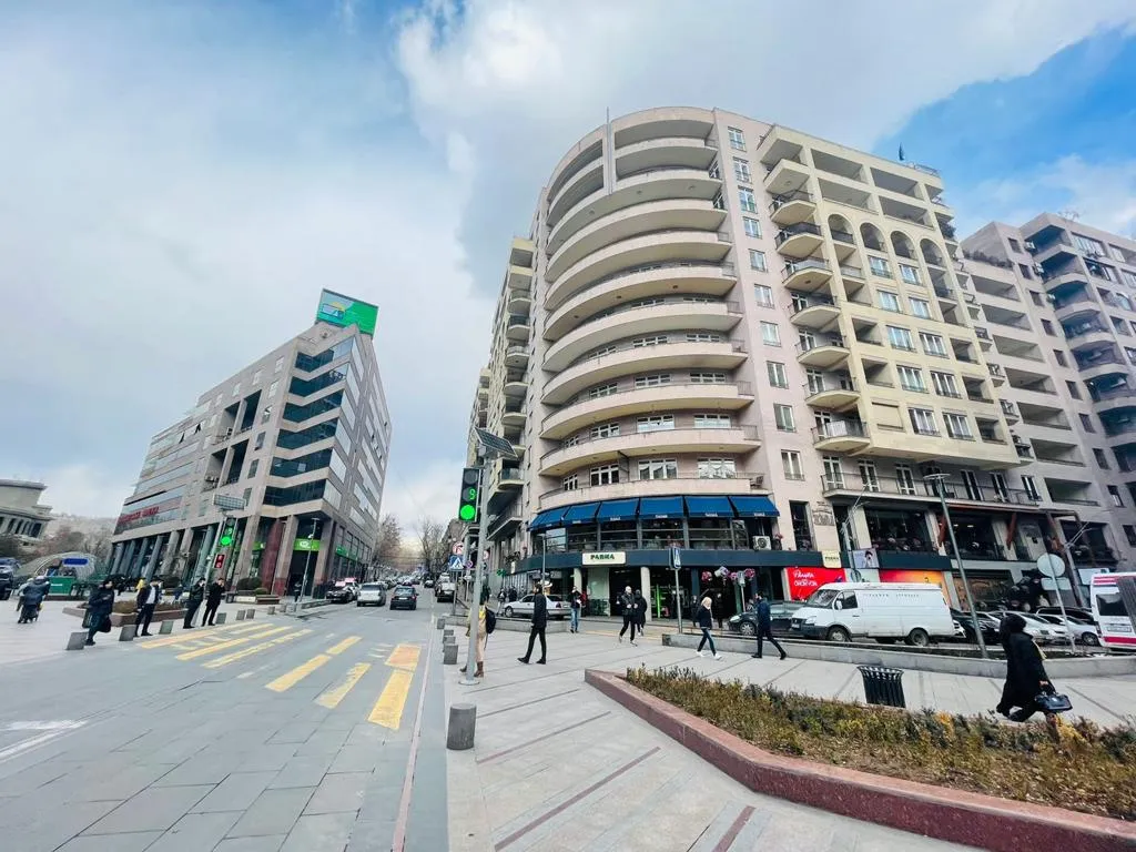 Трехкомнатная шикарная квартира в центре