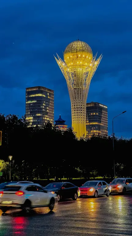 Самый центр города, АбуДаби Плаза, Байтерек, Линейный парк