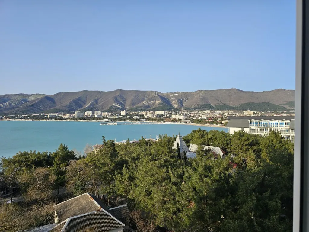 2-комнатная квартира с красивейшим видом на море и горы