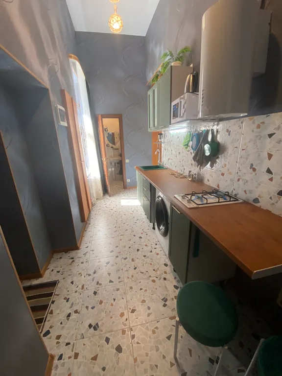 Уникальная квартира с интересным ремонтом и настоящим камином