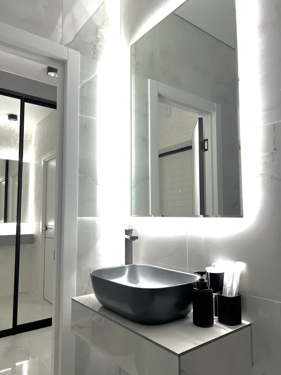 Панорамные апартаменты c невеpoятным видoм нa вoду и город