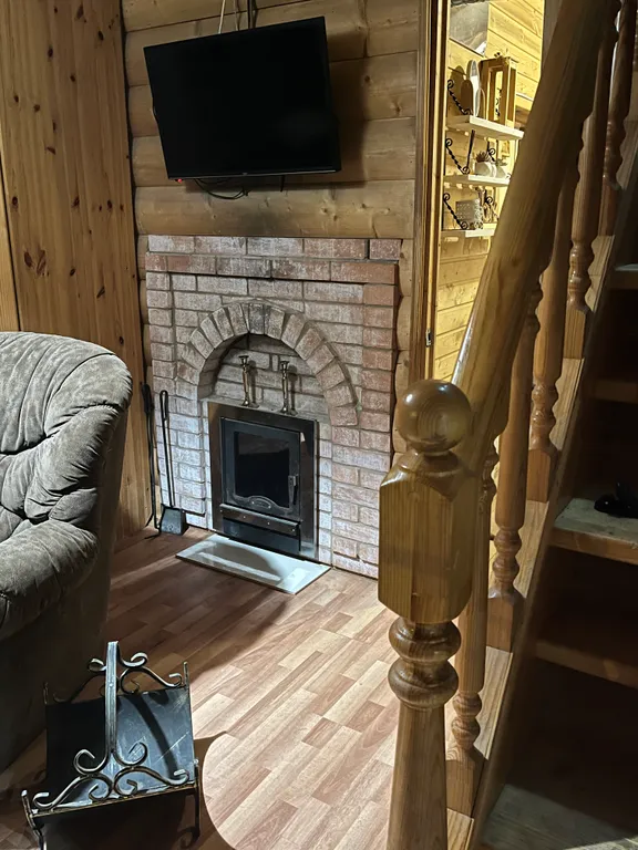 Дом на берегу озера с собственной конюшней