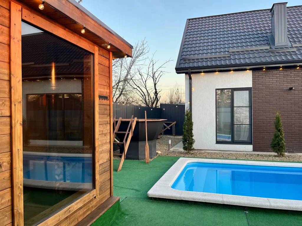 Уютный дом с баней и бассейном