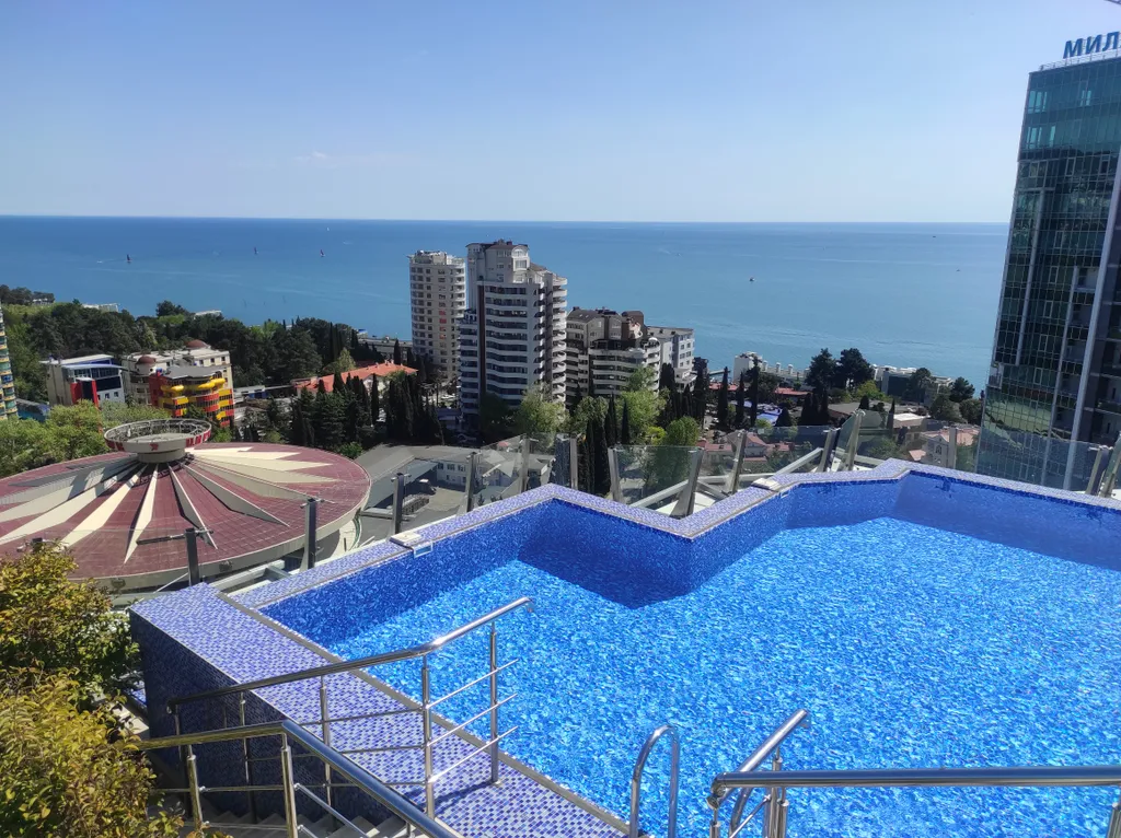 Большой пентхаус с бассейном