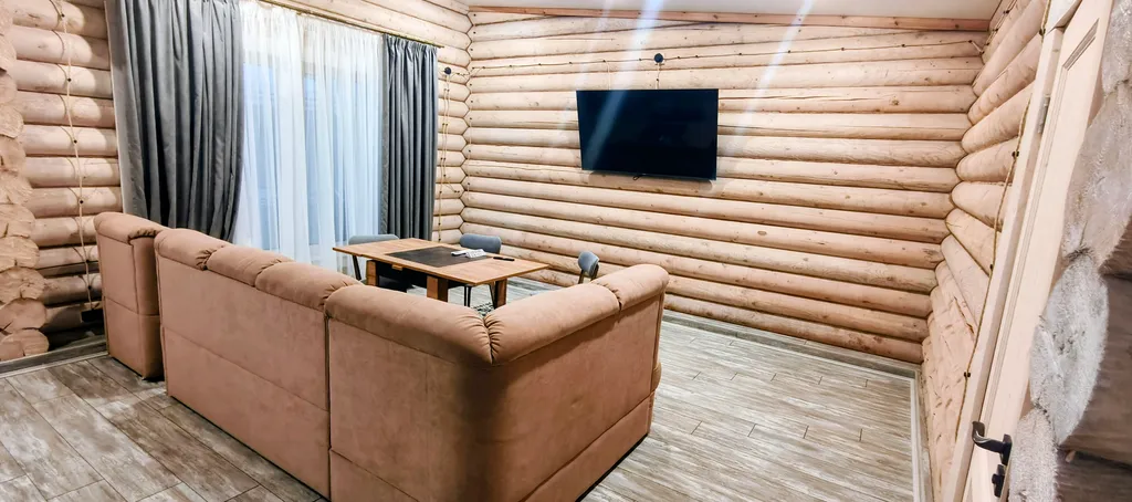 Срубовый дом на берегу Волги