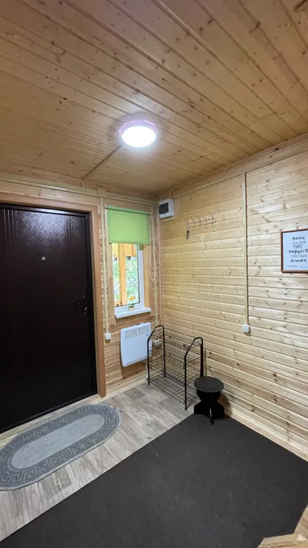 Уютный Дом в лесу с камином.