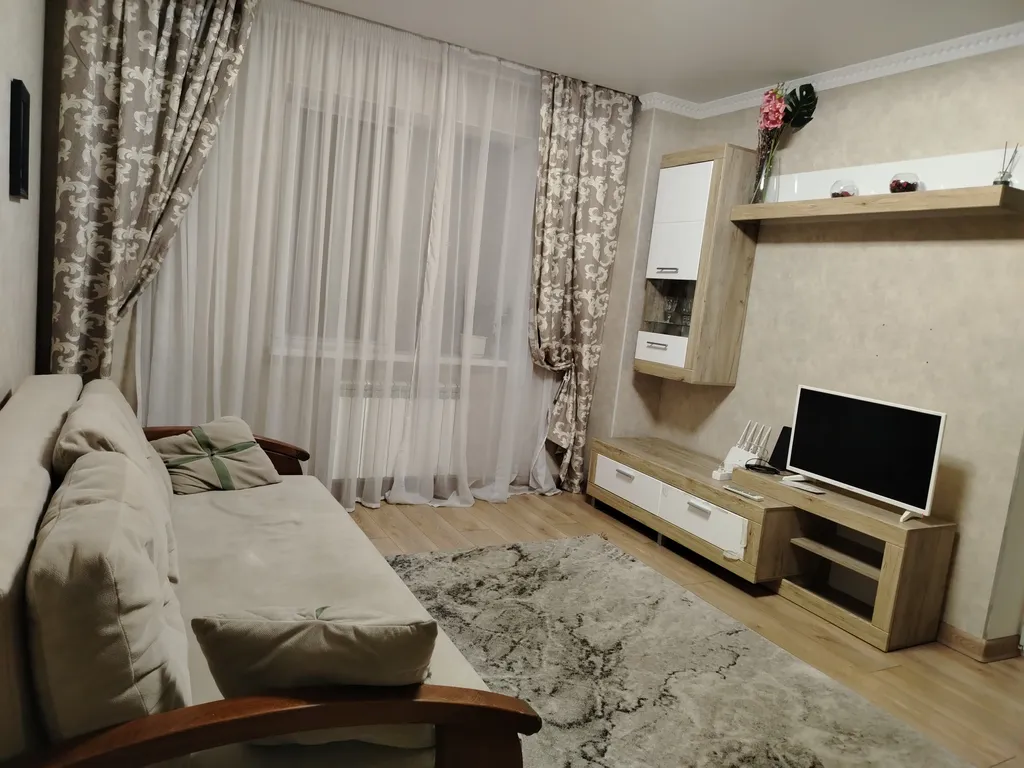 Евротрешка у ЖД вокзал и зоопарка