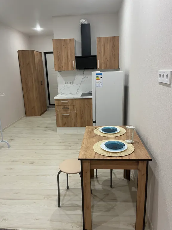 Студи в 10 минутах до моря