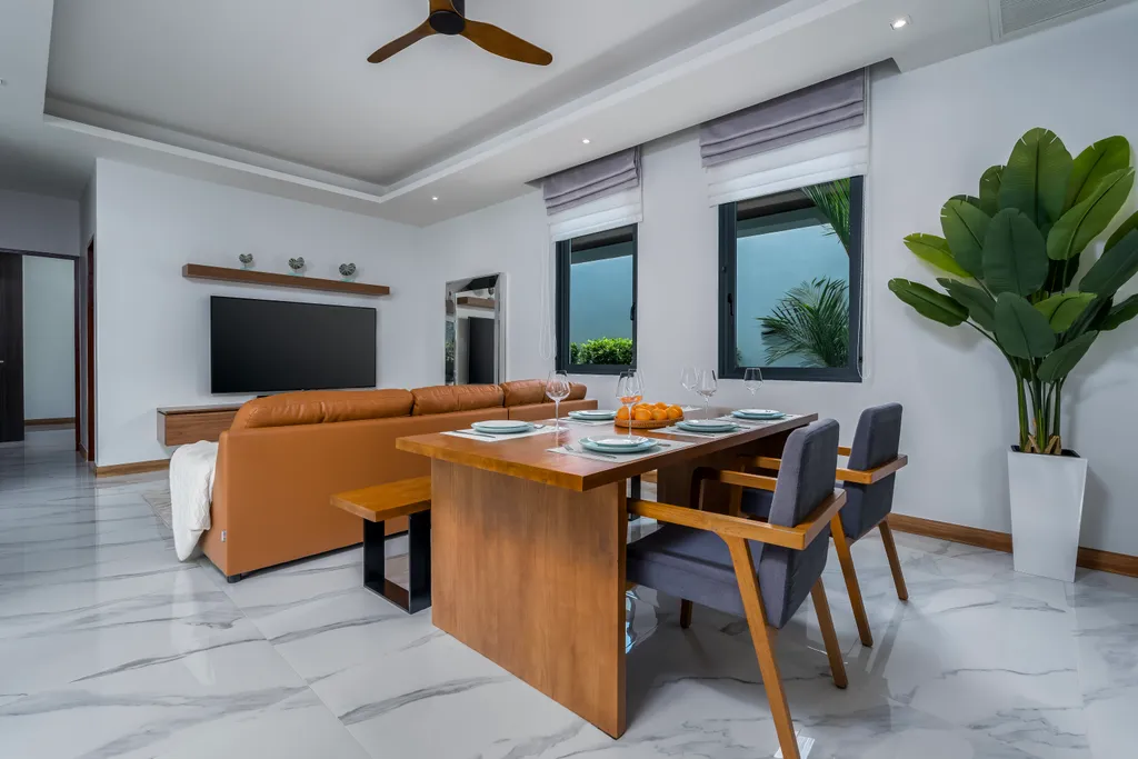 Новая вилла с бассейном, террасой и барбекю зоной, рядом с Боат авеню