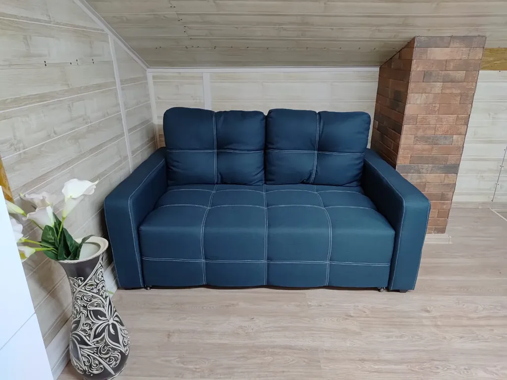 Дом с баней и пирсом на берегу пруда