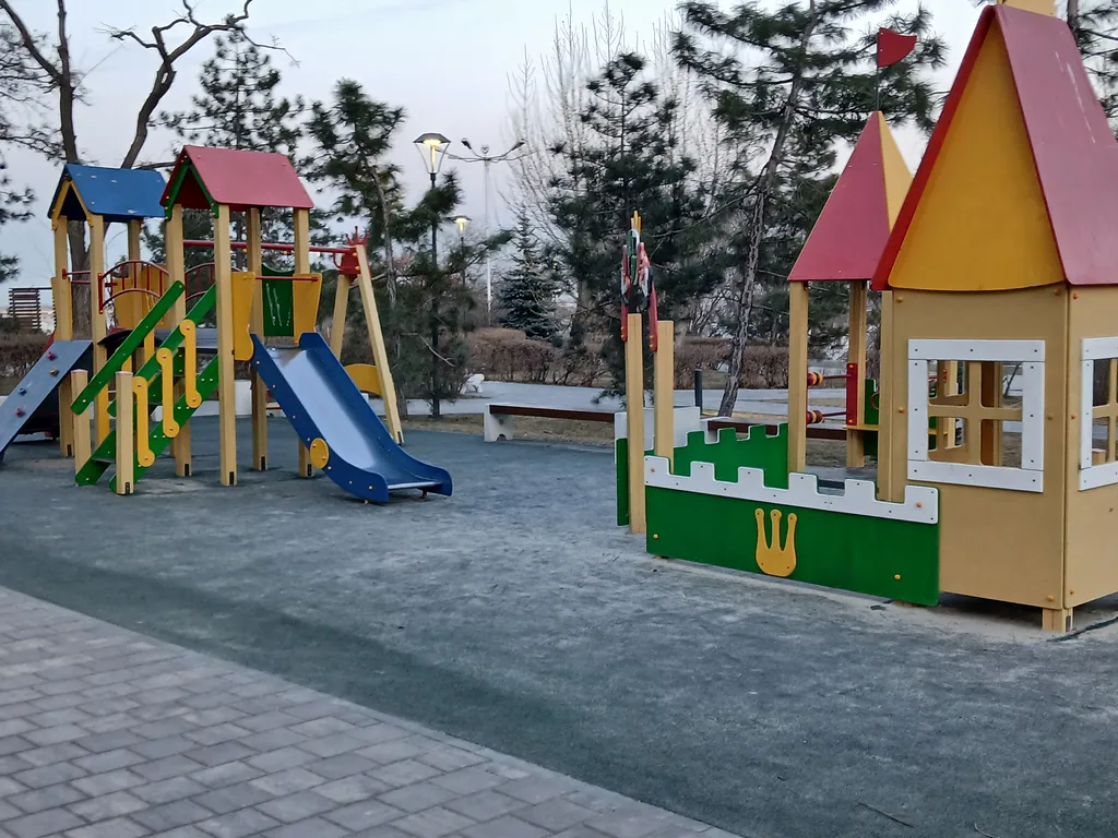 Жизнь с видом реку: огромная лоджия с панорамным остеклением в пол!