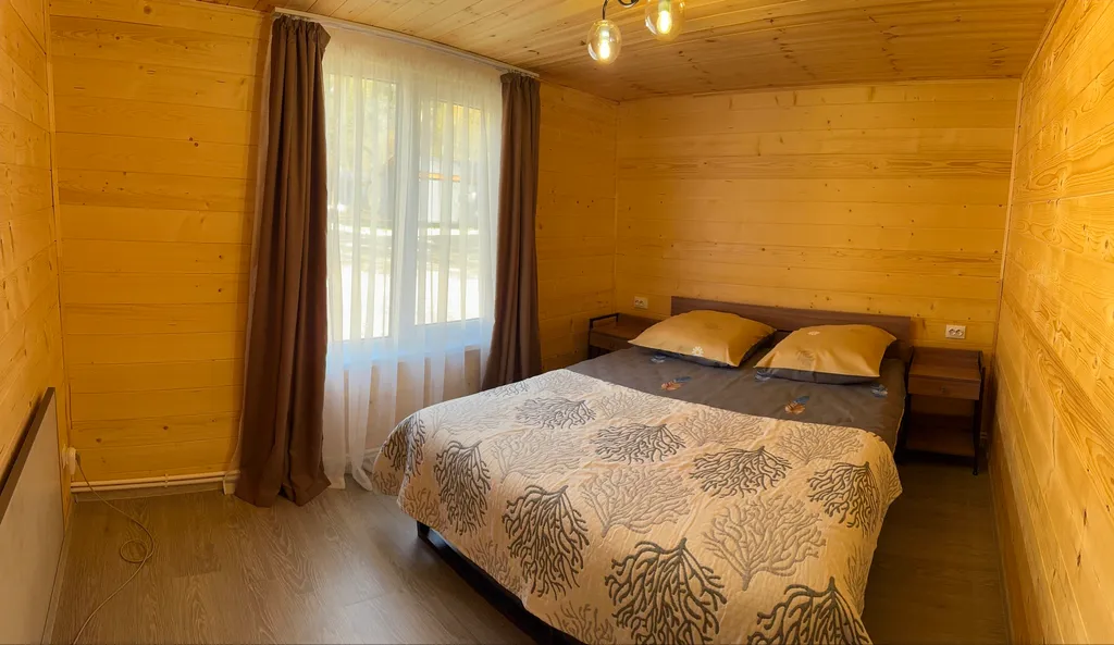 Коттедж в лесу рядом с рекой