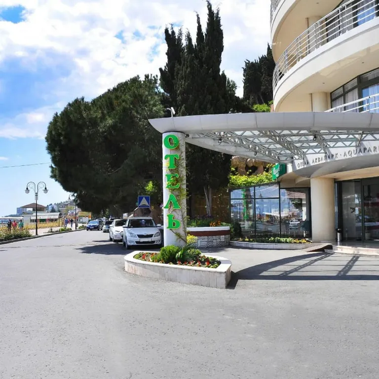 Номер-студия с видом на море на набережной Алушты в отеле Аквапарк