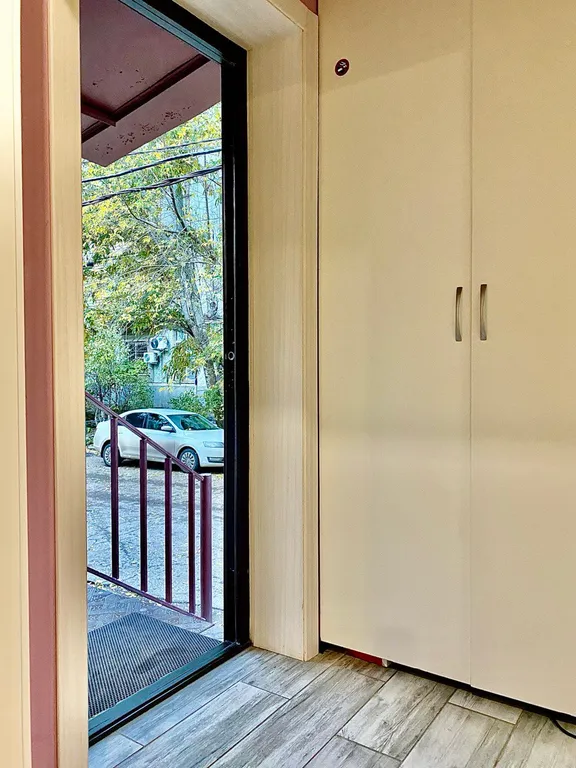 Дизайнерская студия ReDro, с большим ТВ, собственное крыльцо