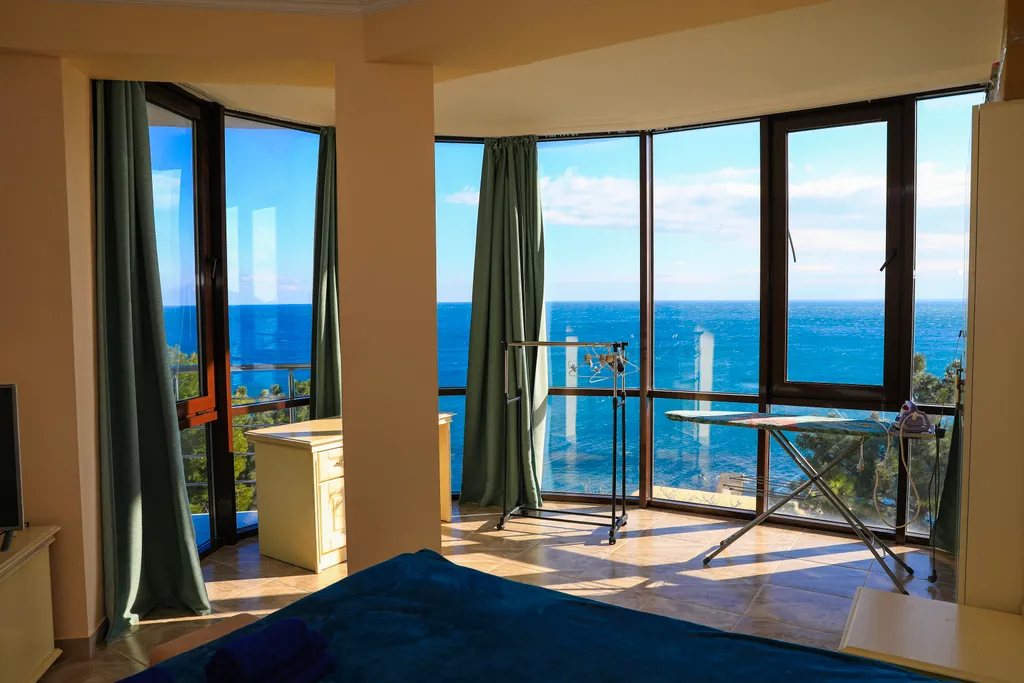 Двухкомнатные апартаменты 50 м от моря