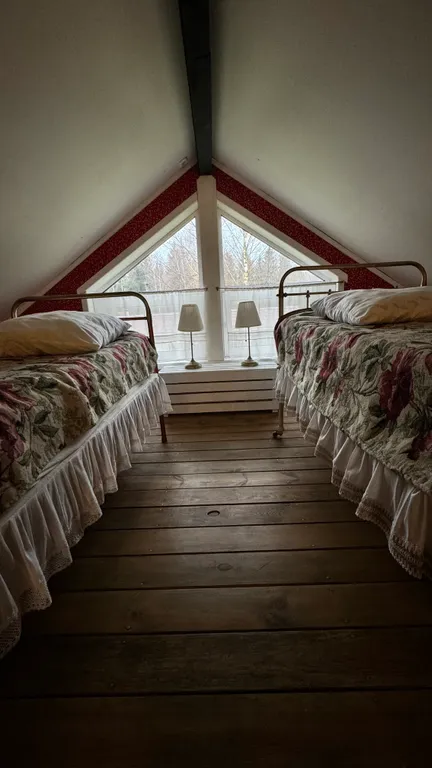 Изба Жигмонд - Архаичная Изба XIX века