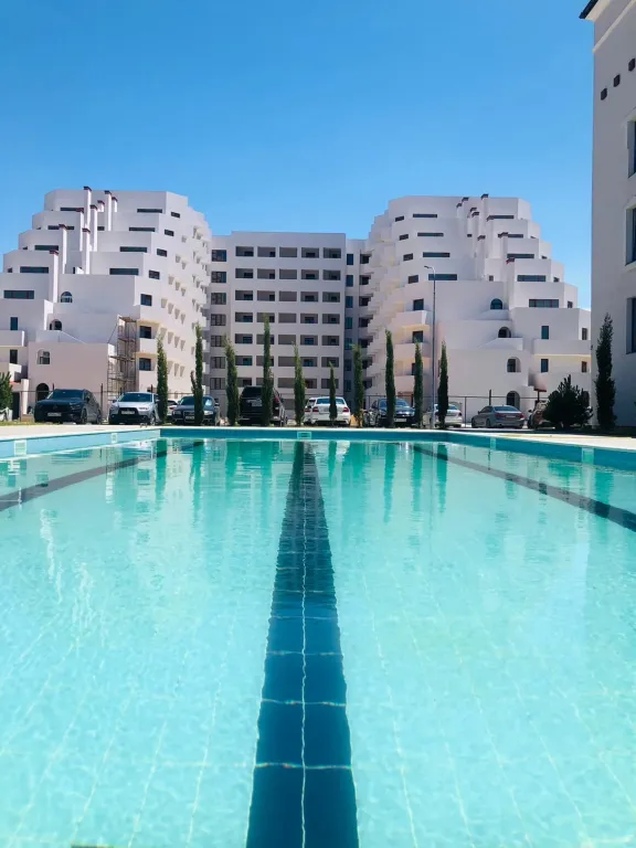 Студия у моря, Итальянская деревня