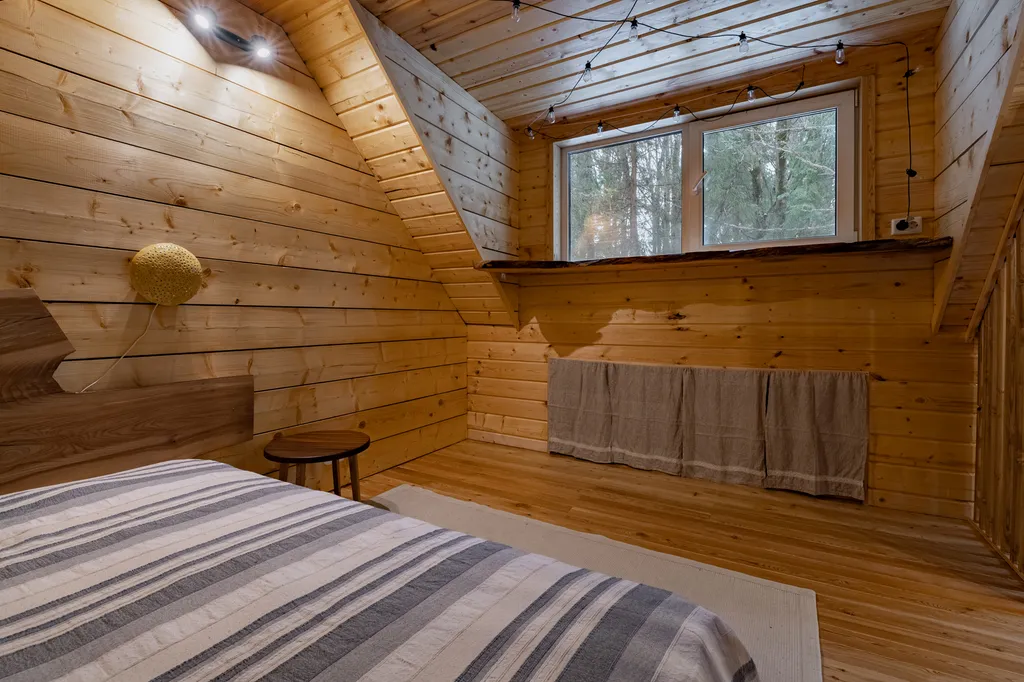 Домик в лесу на берегу Плещеева Озера