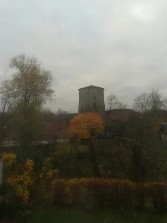 Бунгало в тихом месте старого Пскова у Гремячей Башни и реки Псковы