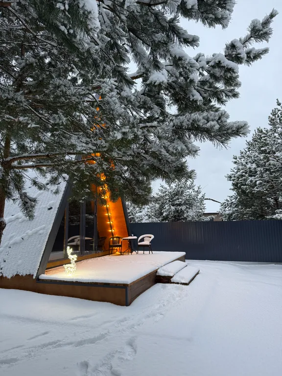 Уютный домик у леса