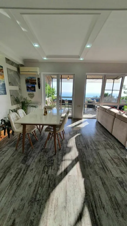 Дом с бассейном