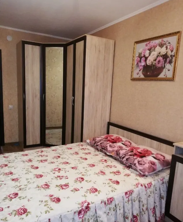 Просторная квартира через дорогу от территории монастыря