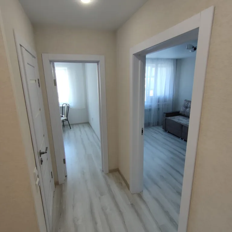 Светлая квартира с кондиционером рядом с парком Якутова