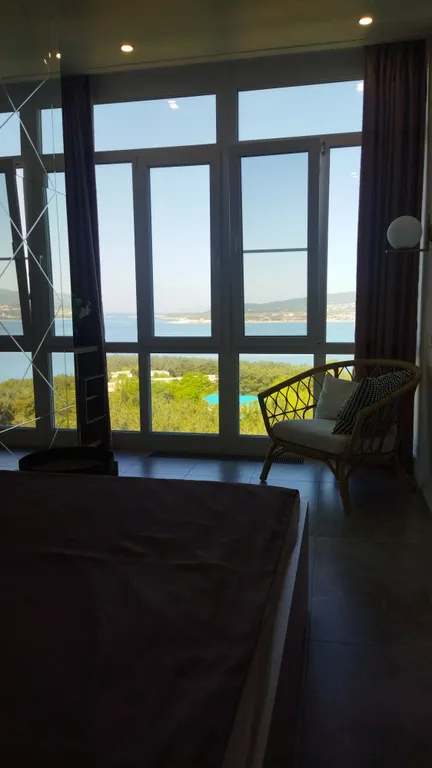 Просторная квартира с панорамным видом на море