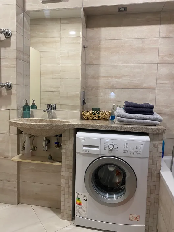 Прекрасная 2-комнатная квартира в хорошем доме и районе