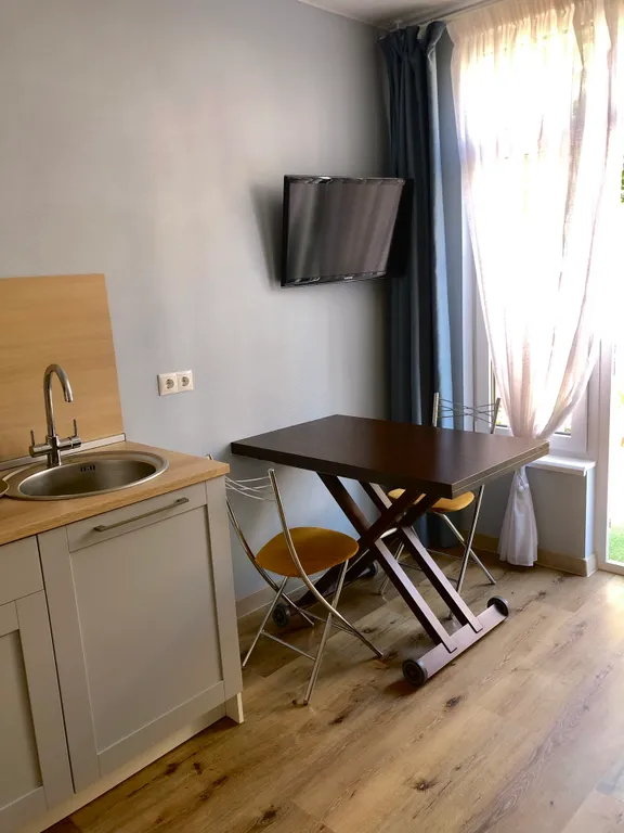 Апартамент с террасой и бассейном