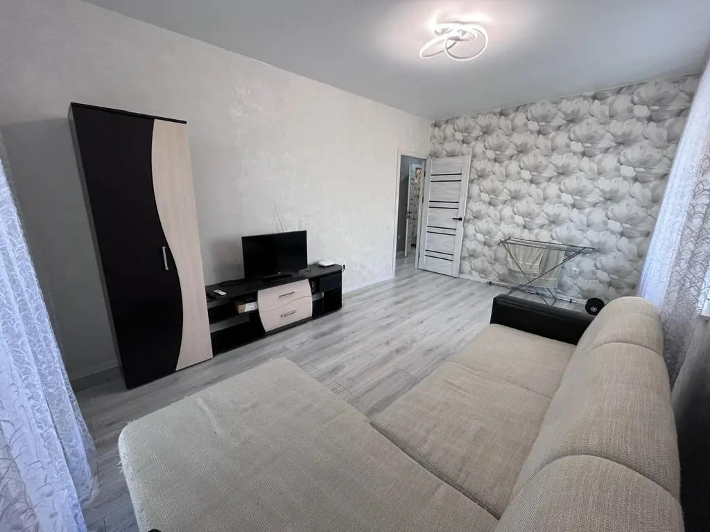 Просторная, теплая двухкомнатная квартира