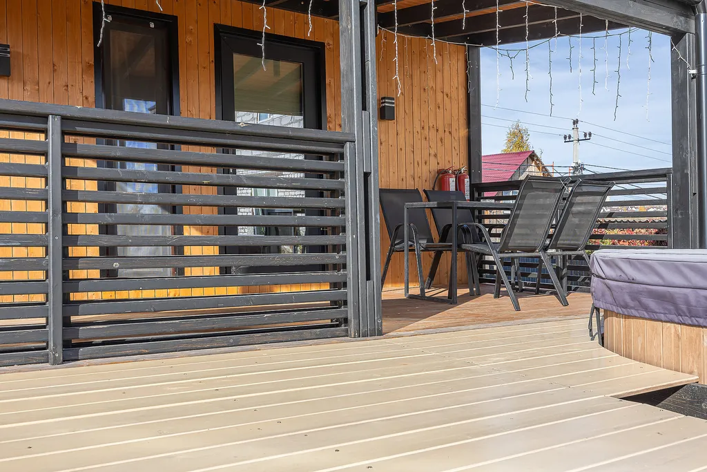 Коттедж Уютный новый домик в городе с горячей купелью — Новопокровское