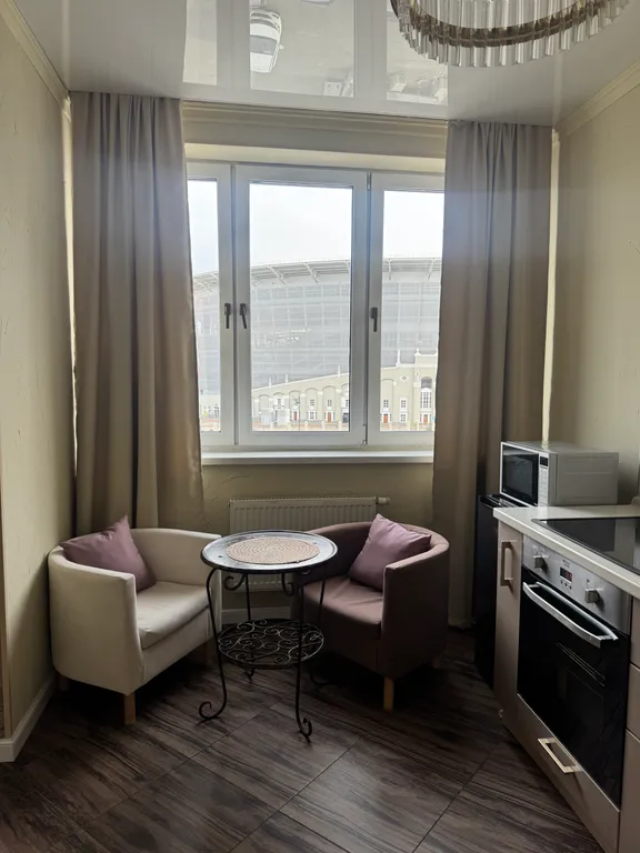 Классическая , стильная студия напротив Центрального Стадиона.