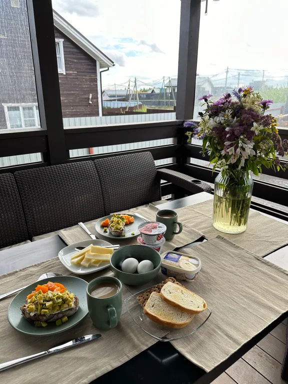 Большой дом с баней на участке