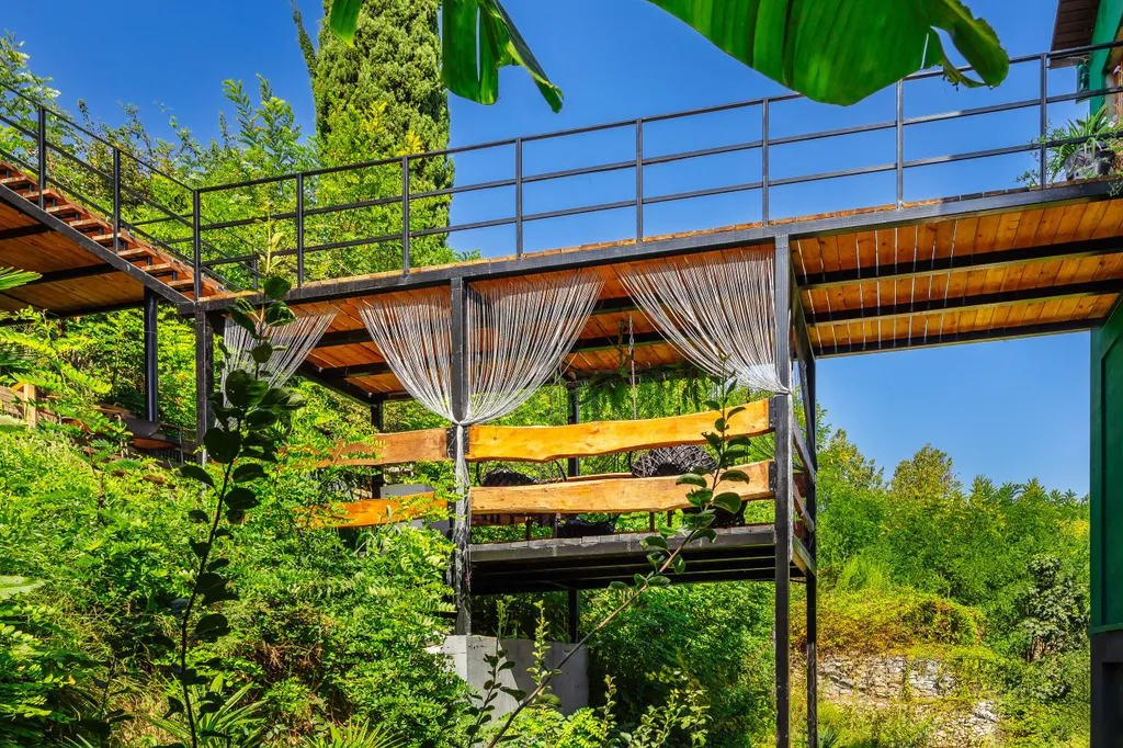 Студия с видом на горы