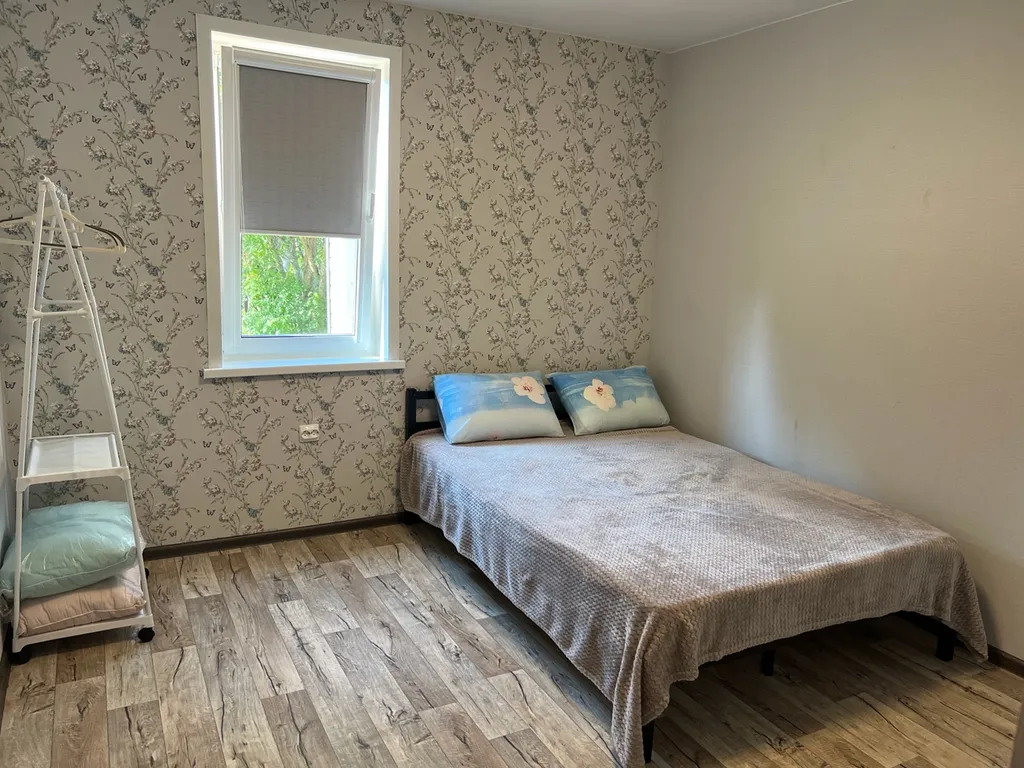 Уютный домик на берегу реки