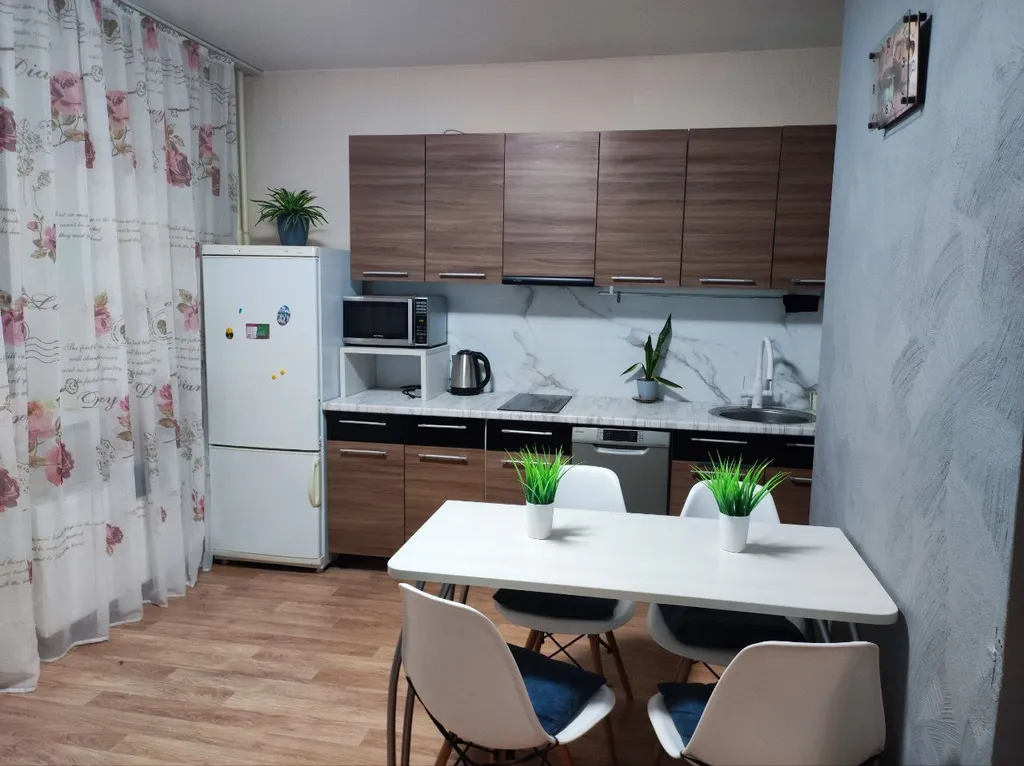 Просторная уютная квapтиpa студия с 2 спальнями рядом с Термы Voda