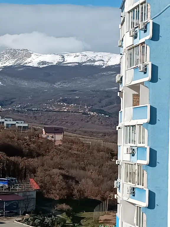 Уютная квартира в спальном районе недалеко от моря, с видом на горы