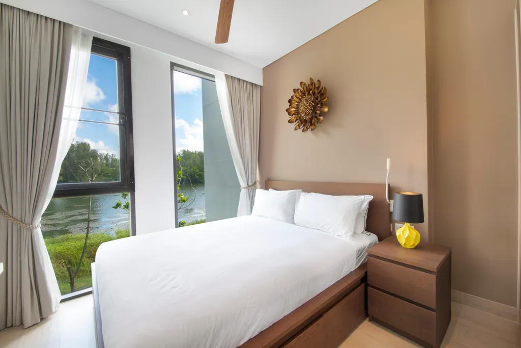 Три спальни с видом на море и озеро