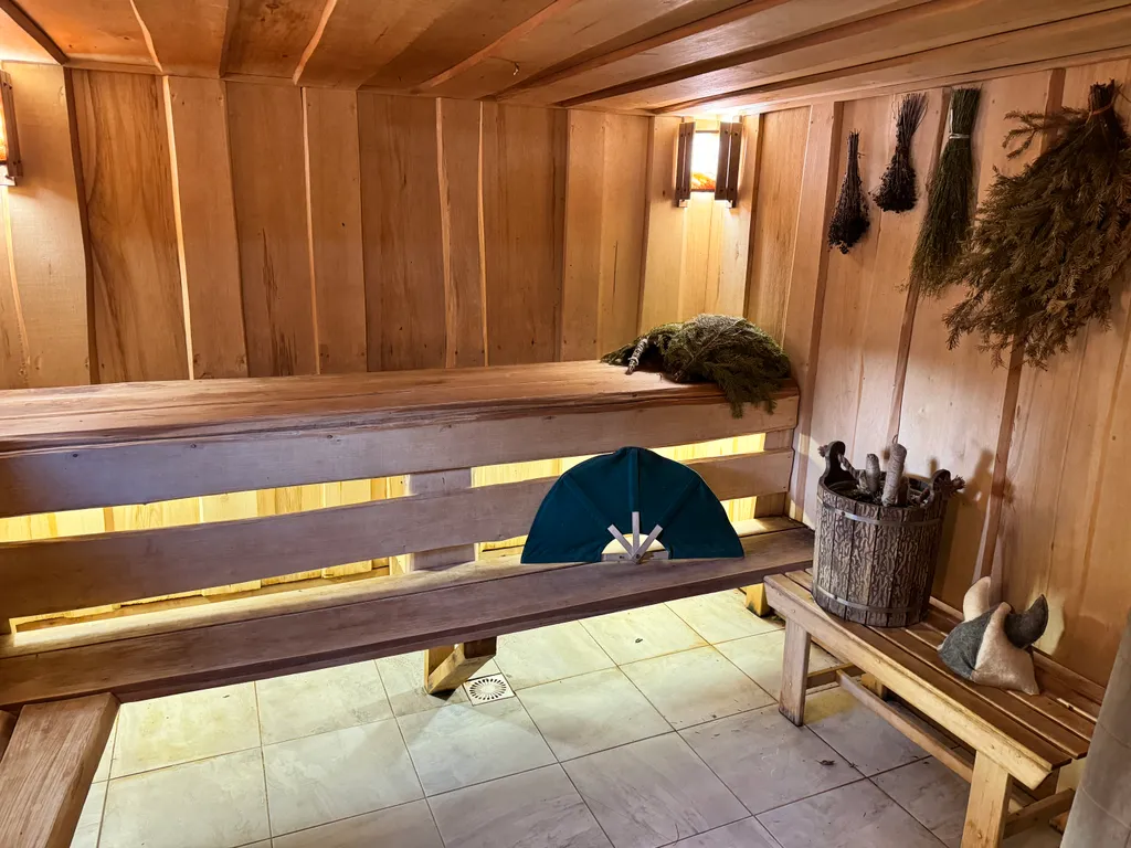 Уютный коттедж в окружении леса