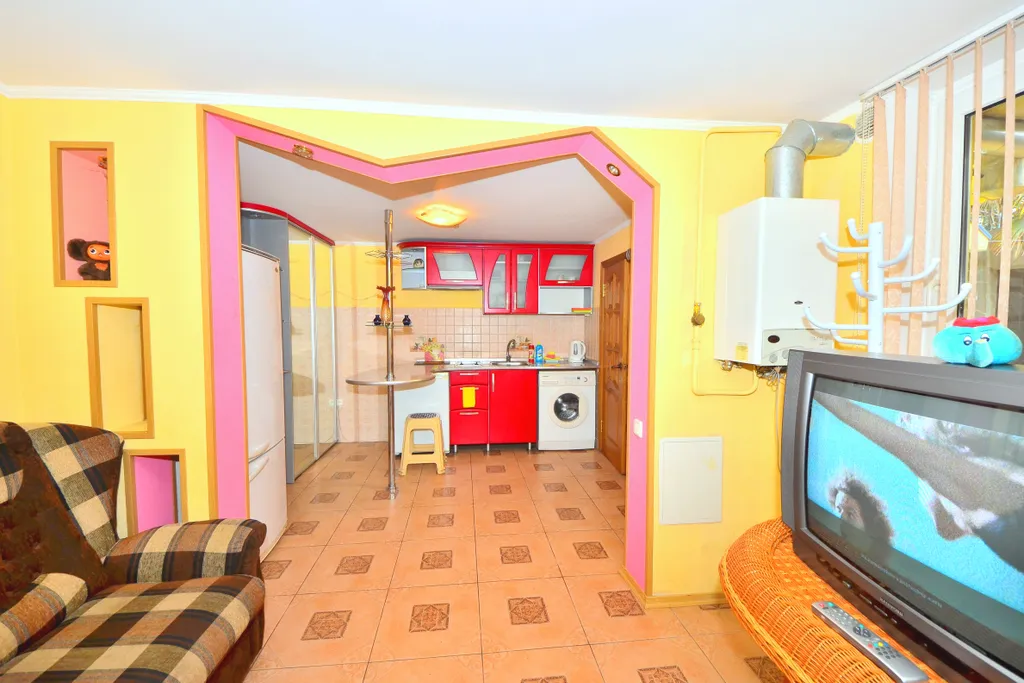 Коттедж Дом в Ялте,с двором,мангалом, рядом с пляжем. — Ялта